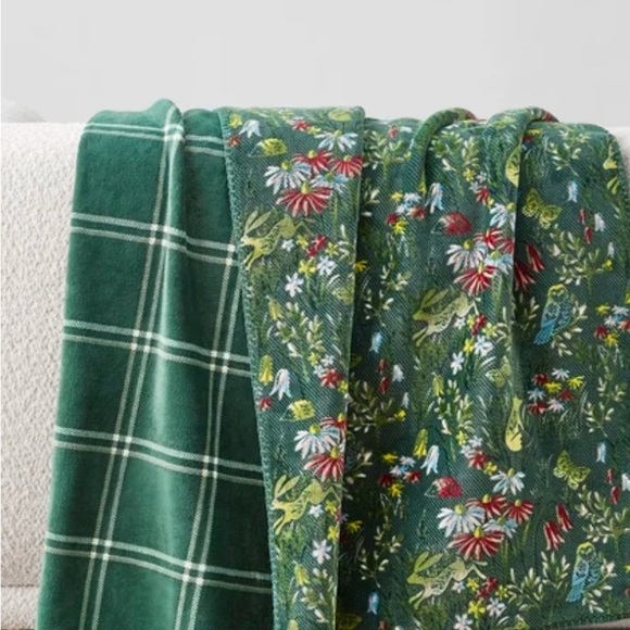 Casual Living Reversible Luxe Plush Throw 100% Polyester
 50 in x 60 in Blanket - Picture 2 of 6